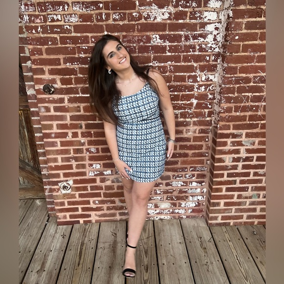 LE LIS WRAP TIE DRESS - Picture 2 of 10